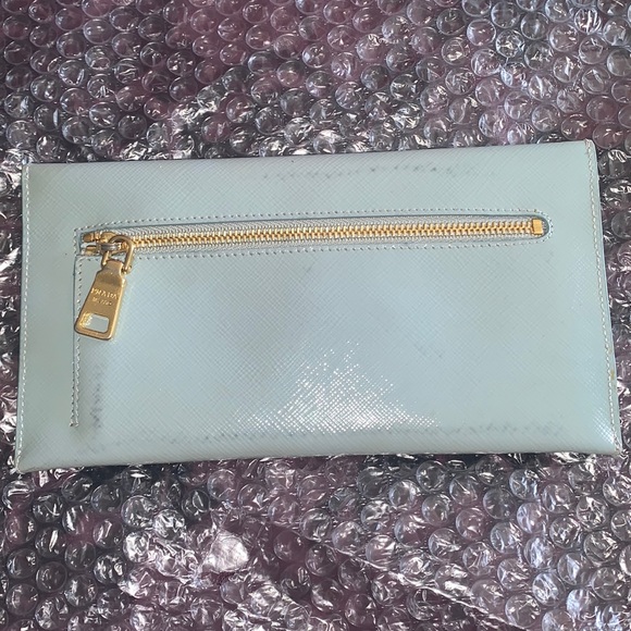 Prada Milano envelope vernis leather studded with rhinestones. - Picture 2 of 10